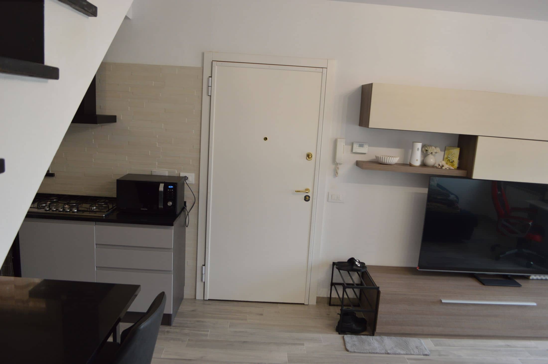 apt-3006-025